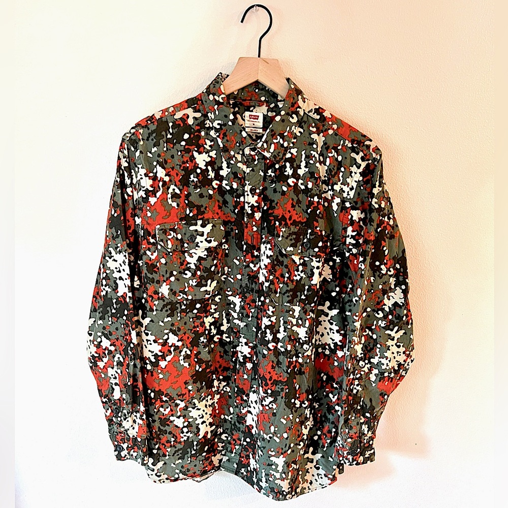 Men’s Levi’s Corduroy Long Sleeve button up shirt (camo?)